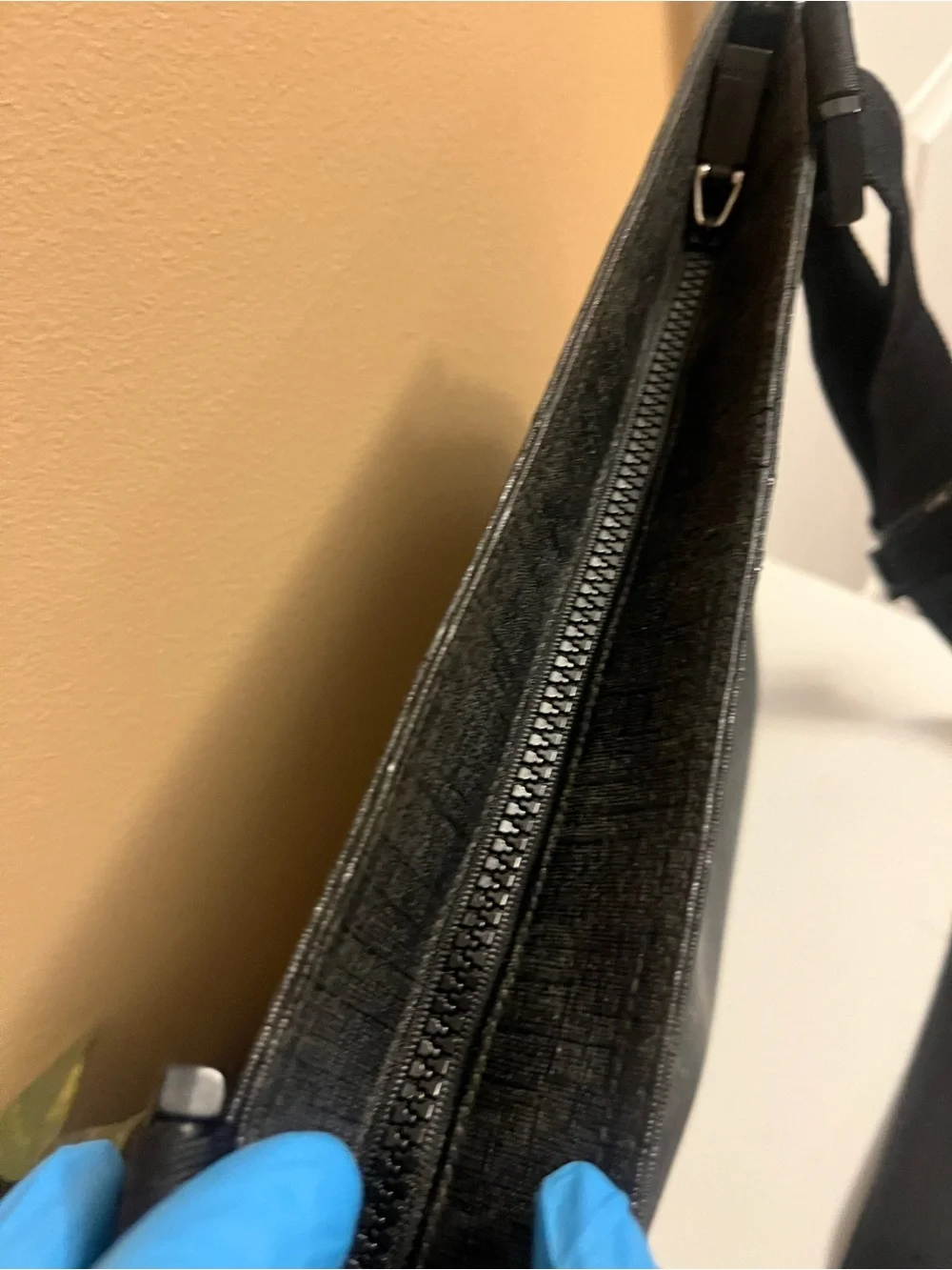 Gucci Men's Black Monogram Messenger Bag w/ COA